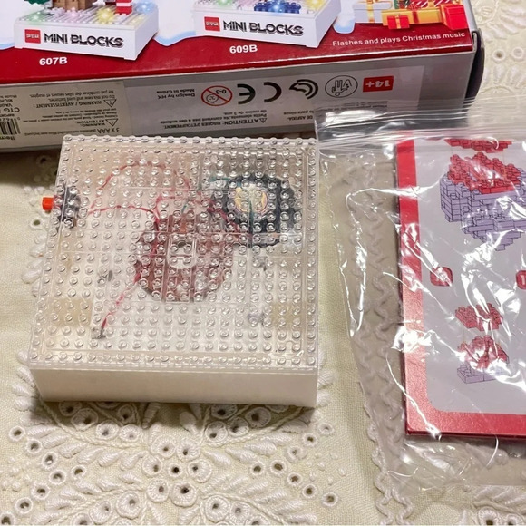 Mini blocks Christmas theme Santa set - Picture 2 of 8